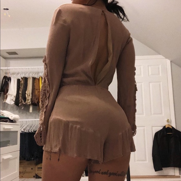 taupe romper with crochet details - Picture 3 of 4